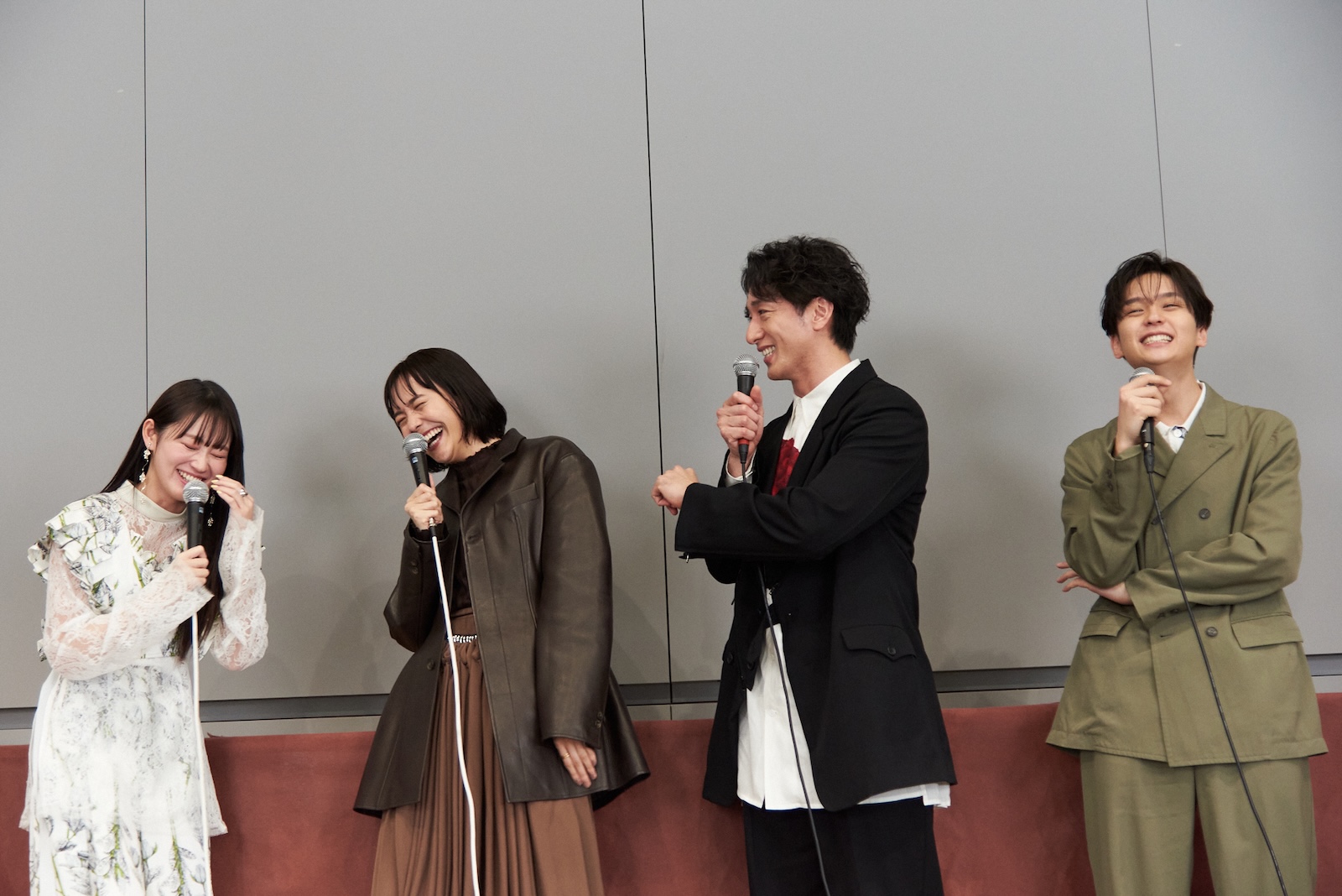 松井愛莉と大貫勇輔と沢村玲と吉本実憂の写真