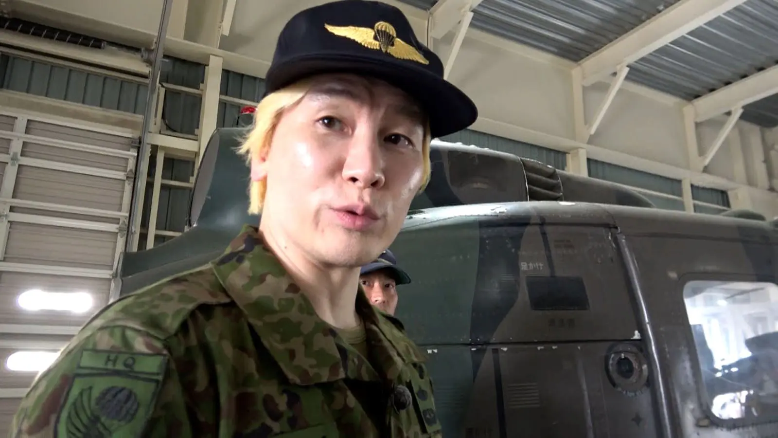 20100110]陸上自衛隊第1空挺団x「降下訓練始め」 - YouTube