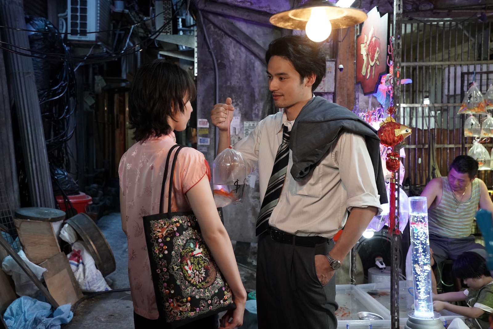 映画『九⿓ジェネリックロマンス』鯨井令⼦役 吉岡里帆 & ⼯藤発役 ⽔上恒司