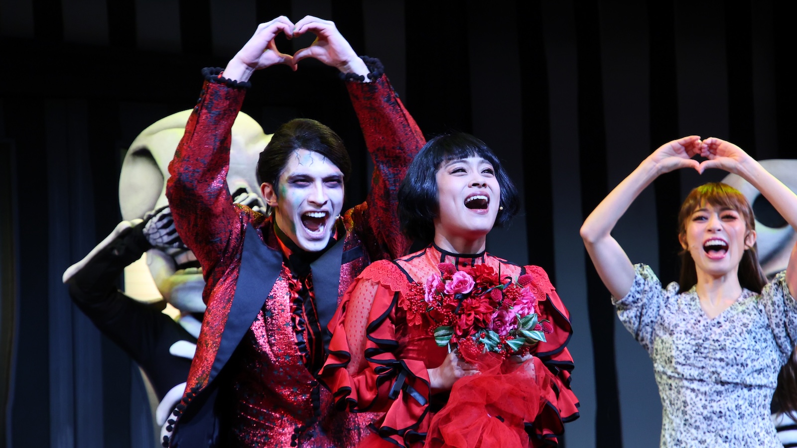 ミュージカル『ビートルジュース』に出演するジェシー、清水美依紗、愛加あゆ