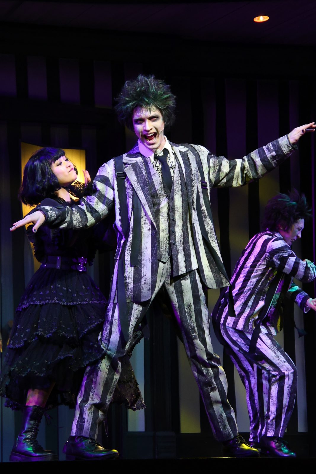 ミュージカル『ビートルジュース』に出演するジェシー、山﨑玲奈