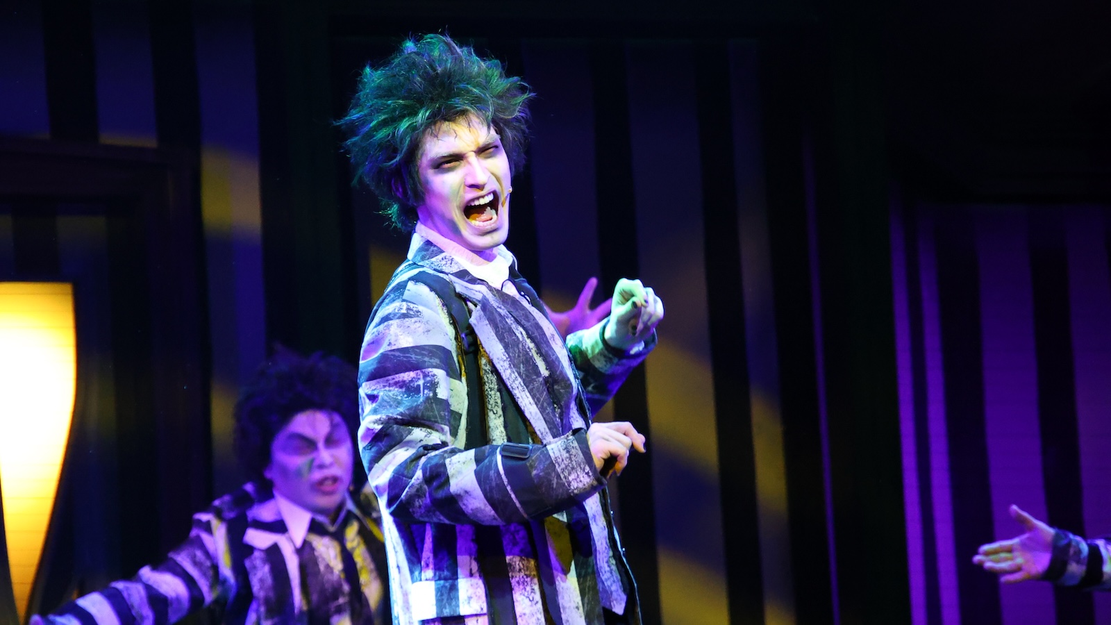 ミュージカル『ビートルジュース』に出演するジェシー