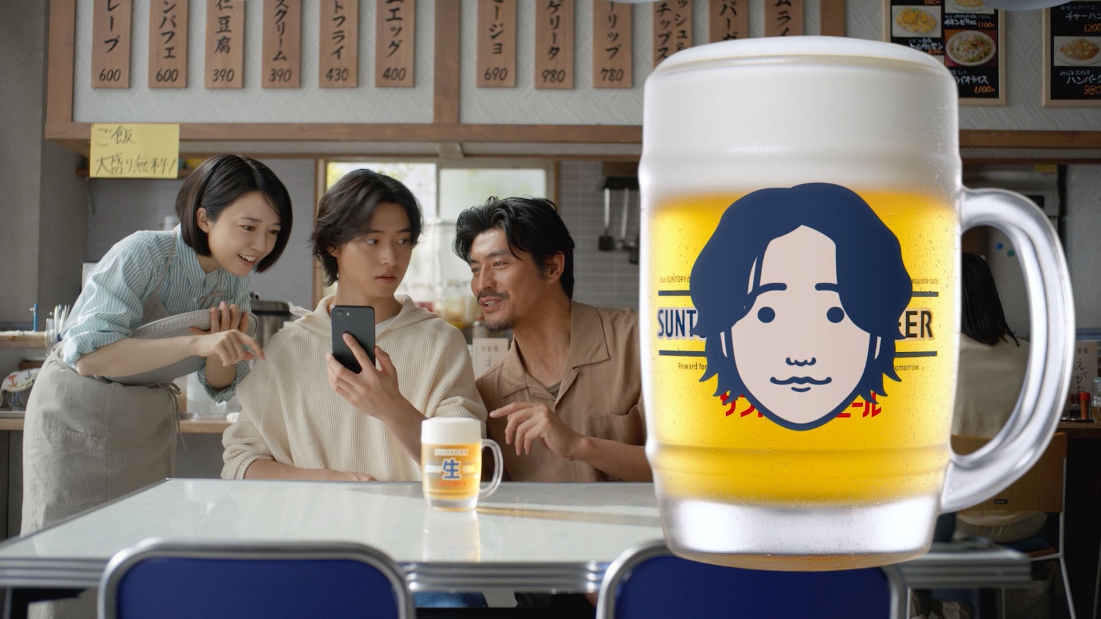 上白石萌音と山﨑賢人と坂口憲二の写真