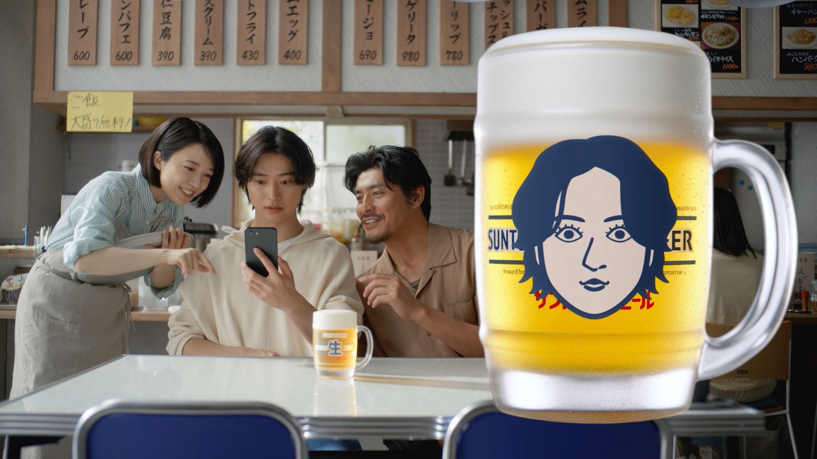 上白石萌音と山﨑賢人と坂口憲二の写真