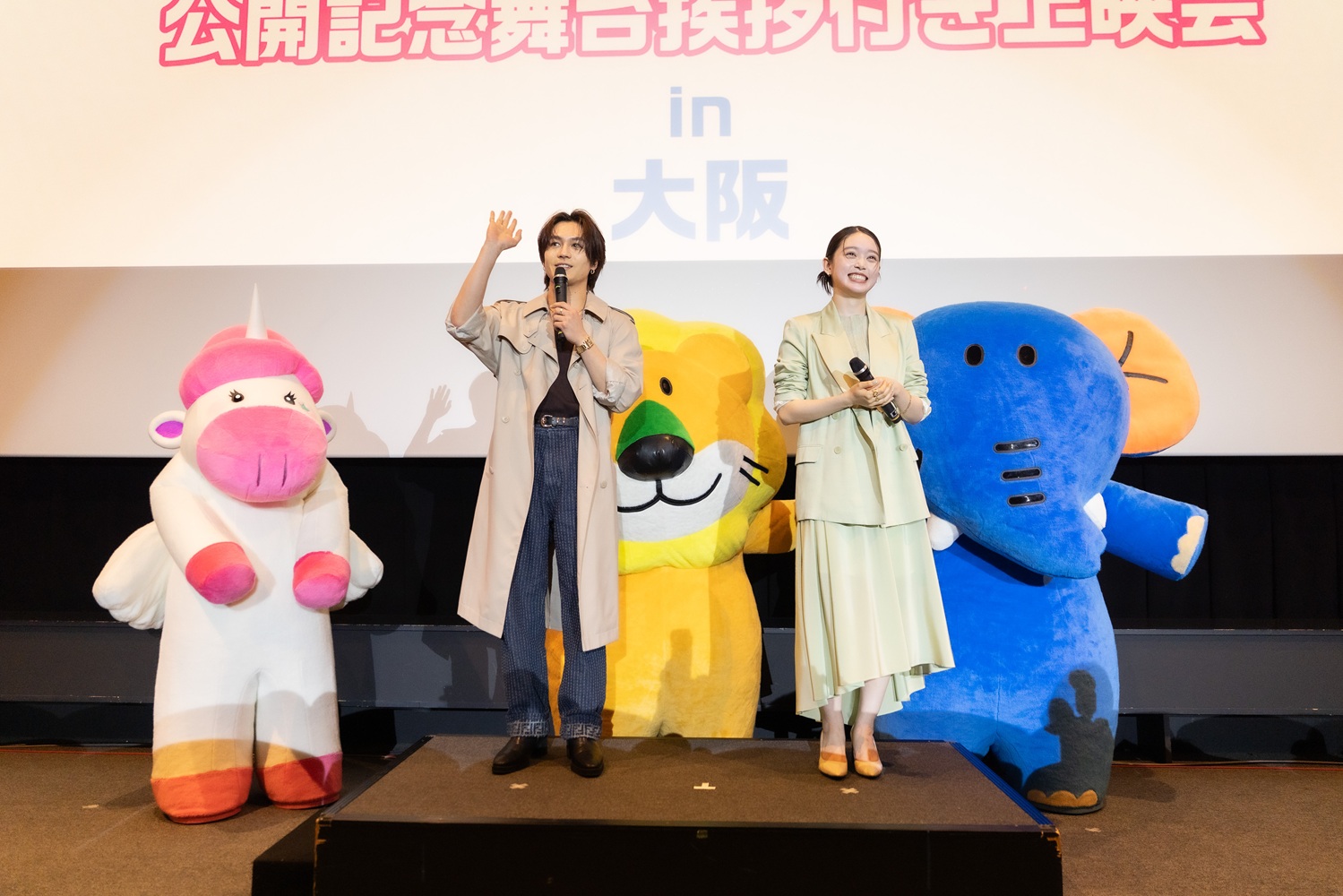 映画『たべっ子どうぶつ THE MOVIE』の公開記念舞台あいさつに出席した松田元太(Travis Japan)、髙石あかり