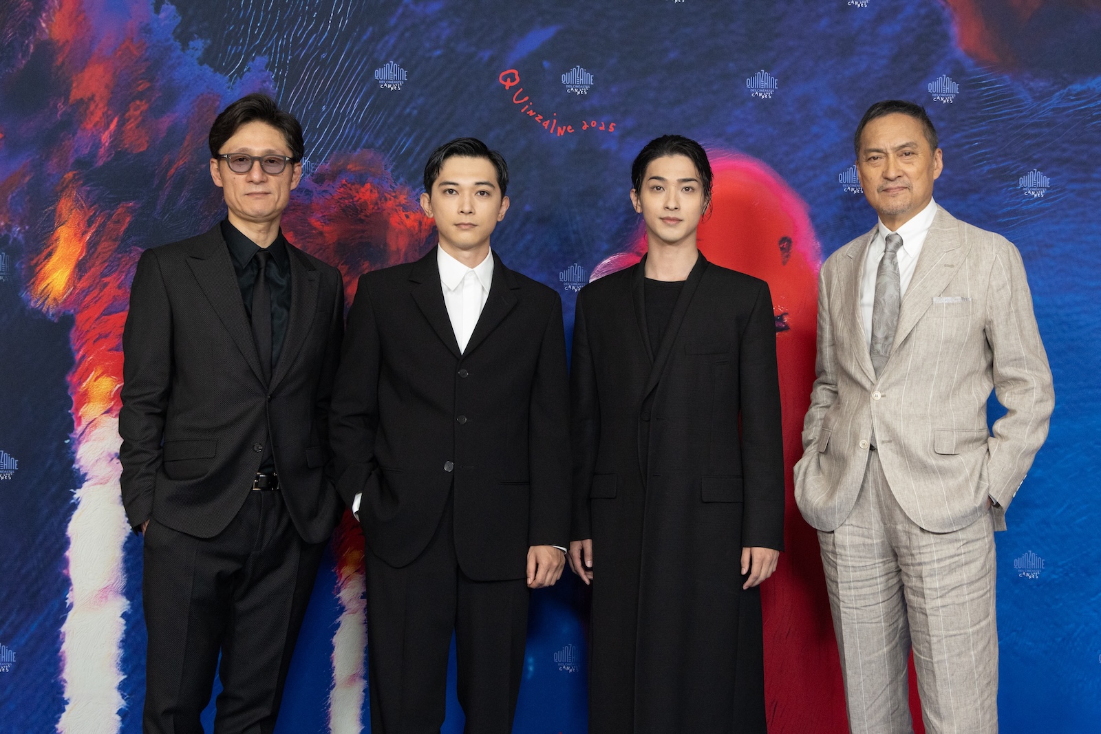 吉沢亮と横浜流星と渡辺謙と李相日監督の写真