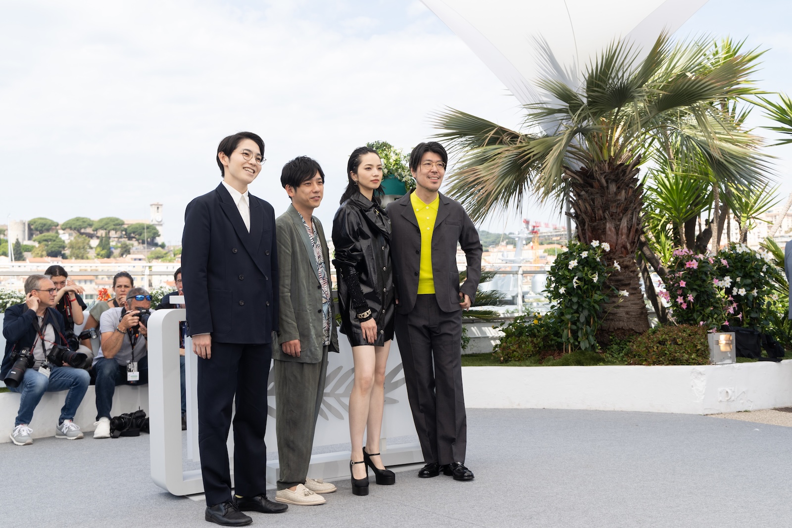 二宮和也、小松菜奈、川村元気監督、脚本家の平瀬謙太朗の写真