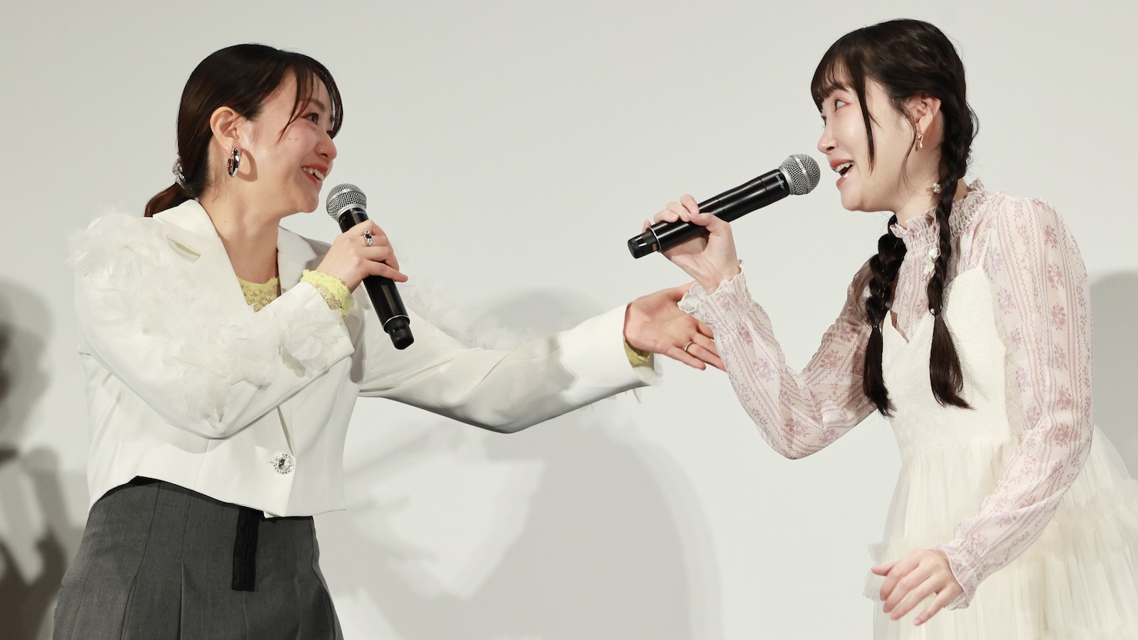 田村睦心と長縄まりあの写真