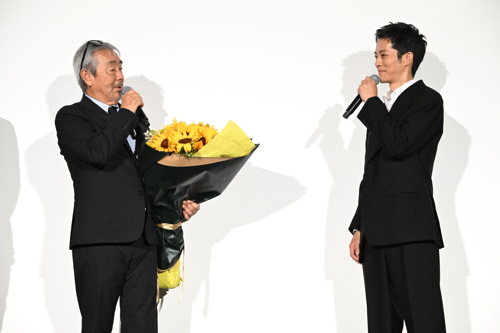 寺尾聰さん、松坂桃李さん写真