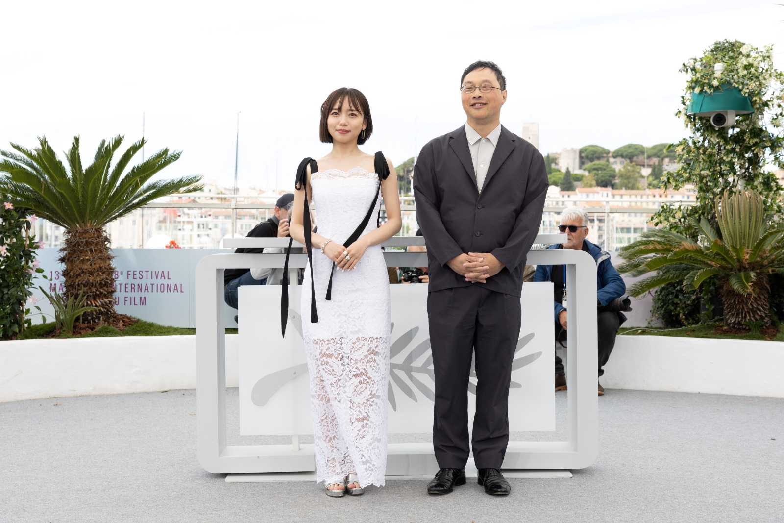 映画『恋愛裁判』の主演・齊藤京子と深田晃司監督の写真
