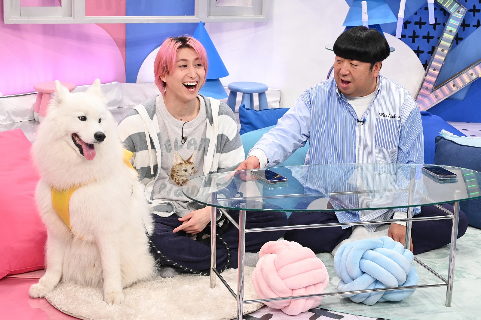 佐久間大介(Snow Man)、日村勇紀(バナナマン)の写真