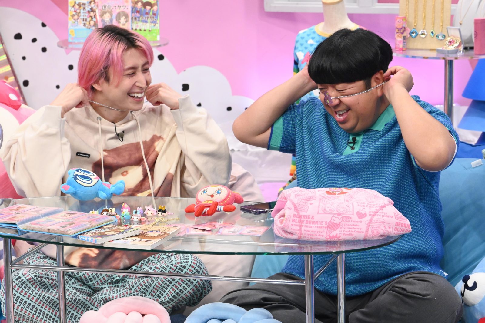 佐久間大介(Snow Man)、日村勇紀(バナナマン)の写真