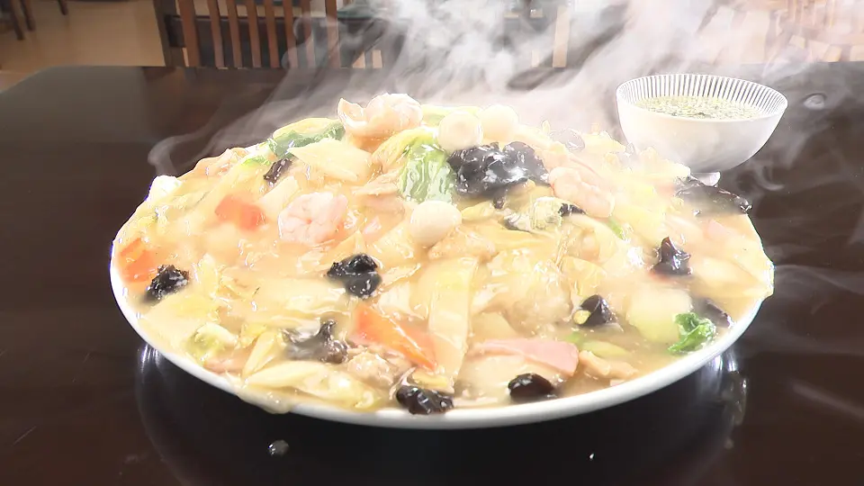 1日にコメを200合使用！ギガ盛り町中華に“大食い軍団”が再挑戦 総重量