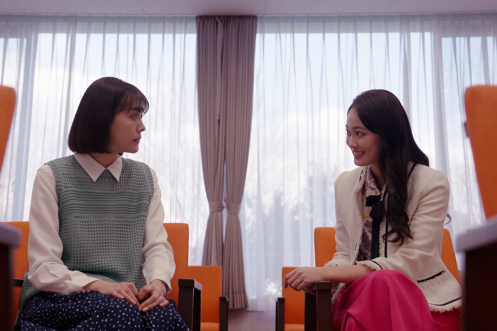 松井愛莉と吉本実憂の写真