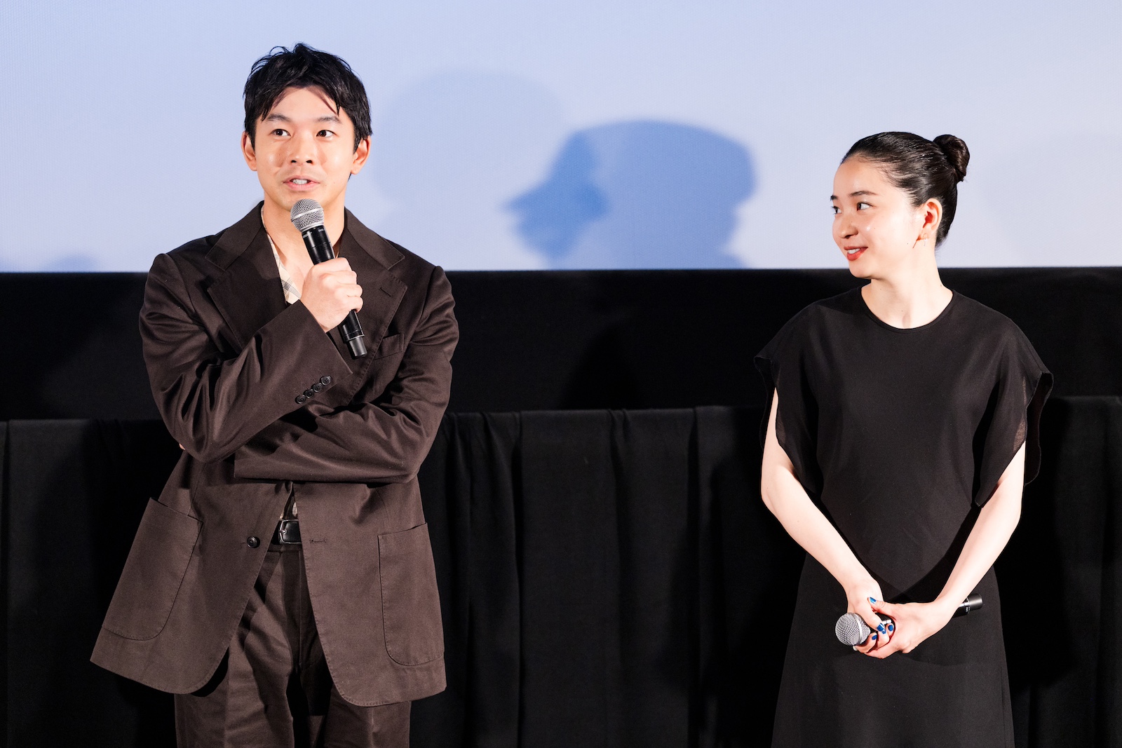 仲野太賀と福地桃子の写真