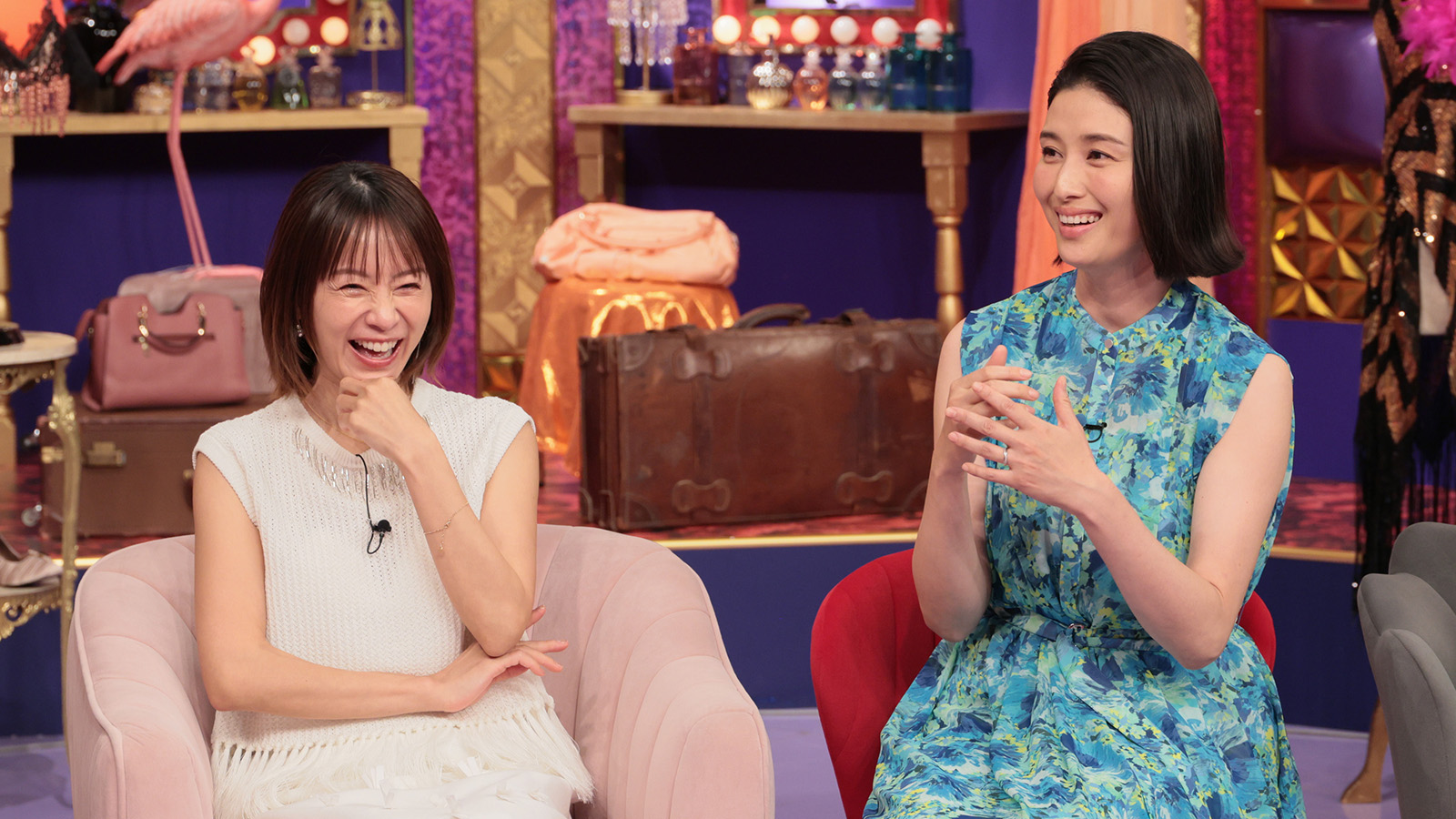 鈴木亜美と橋本マナミの写真