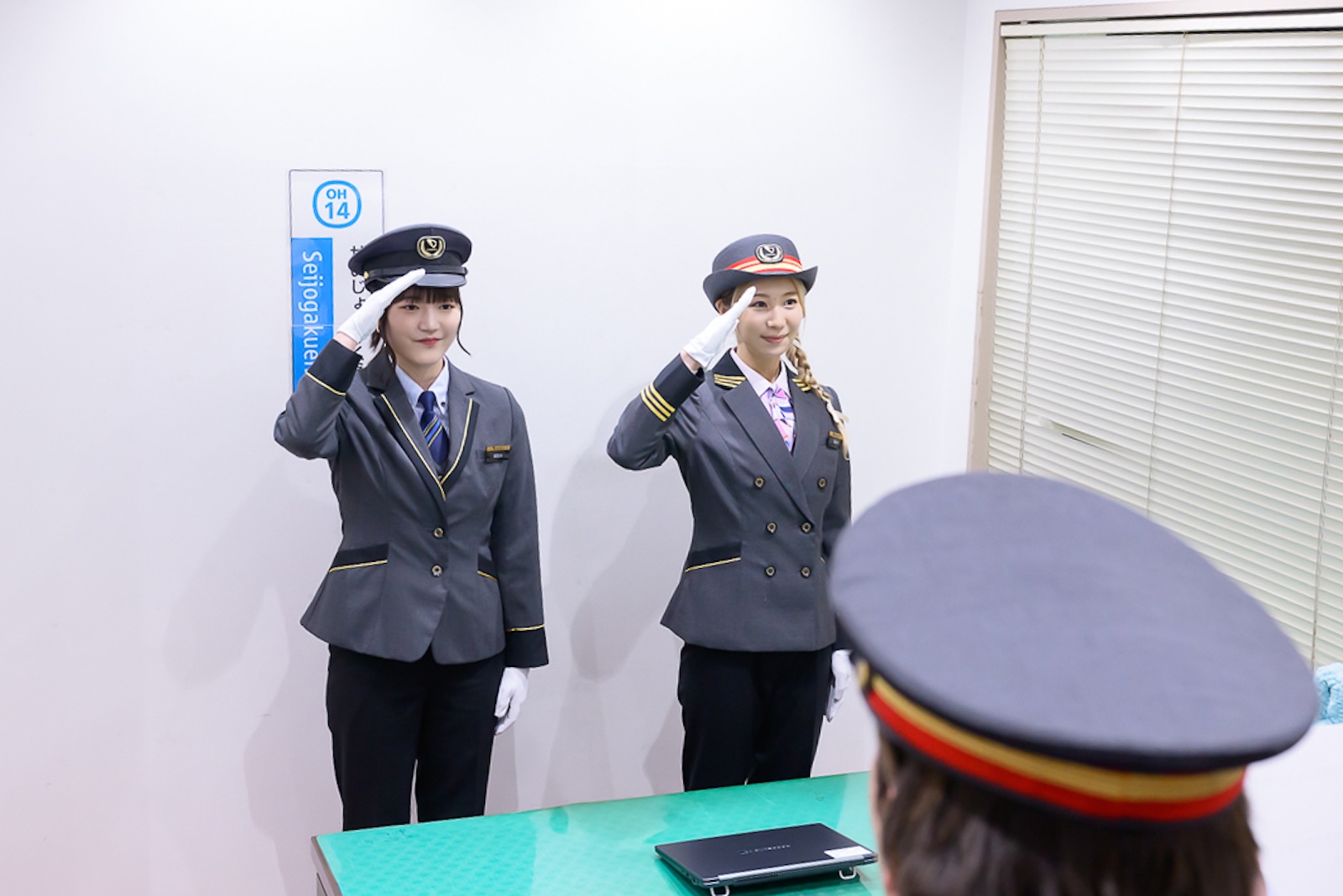 安済知佳と菱川花菜の写真