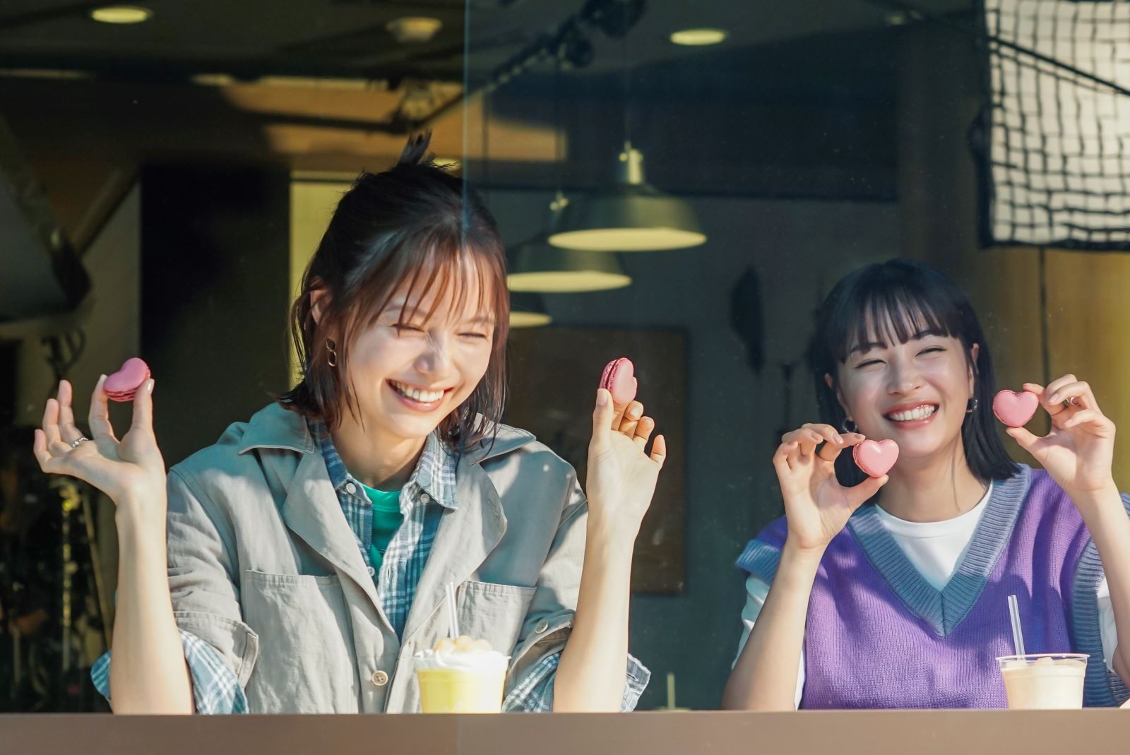 宮﨑あおいと広瀬すずの写真