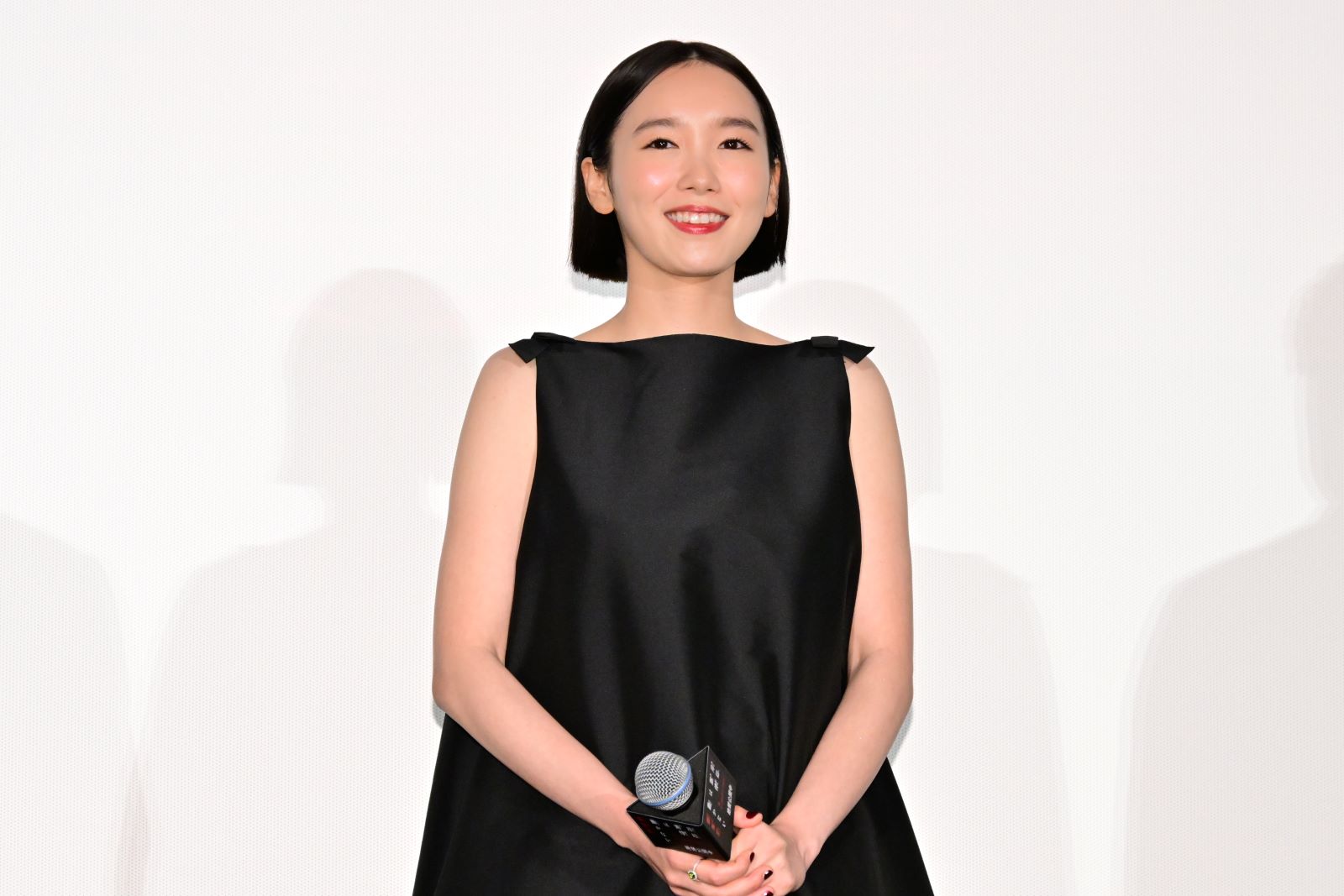 飯豊まりえさん写真