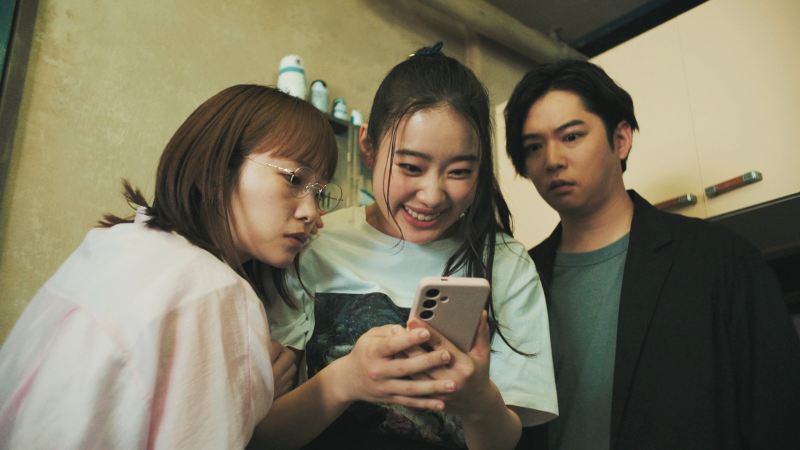 川栄李奈と千葉雄大と倉沢杏菜の写真