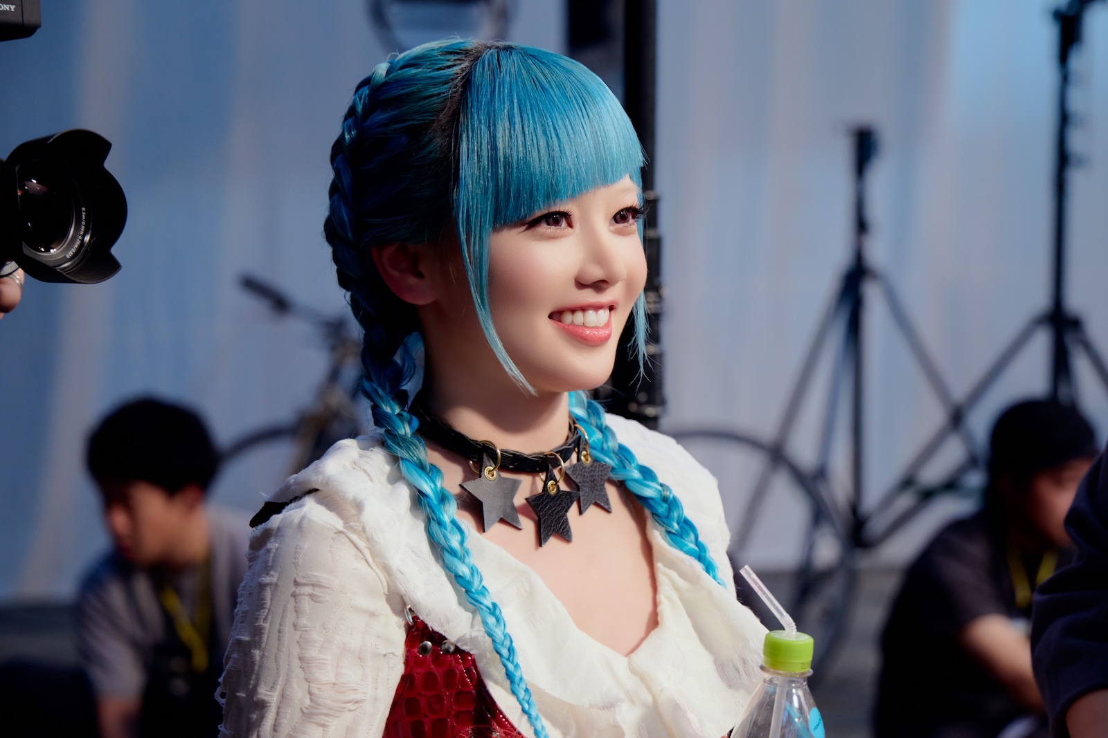 コカ・コーラの新CM『夢中全開。XG』篇に出演するXG・HINATA