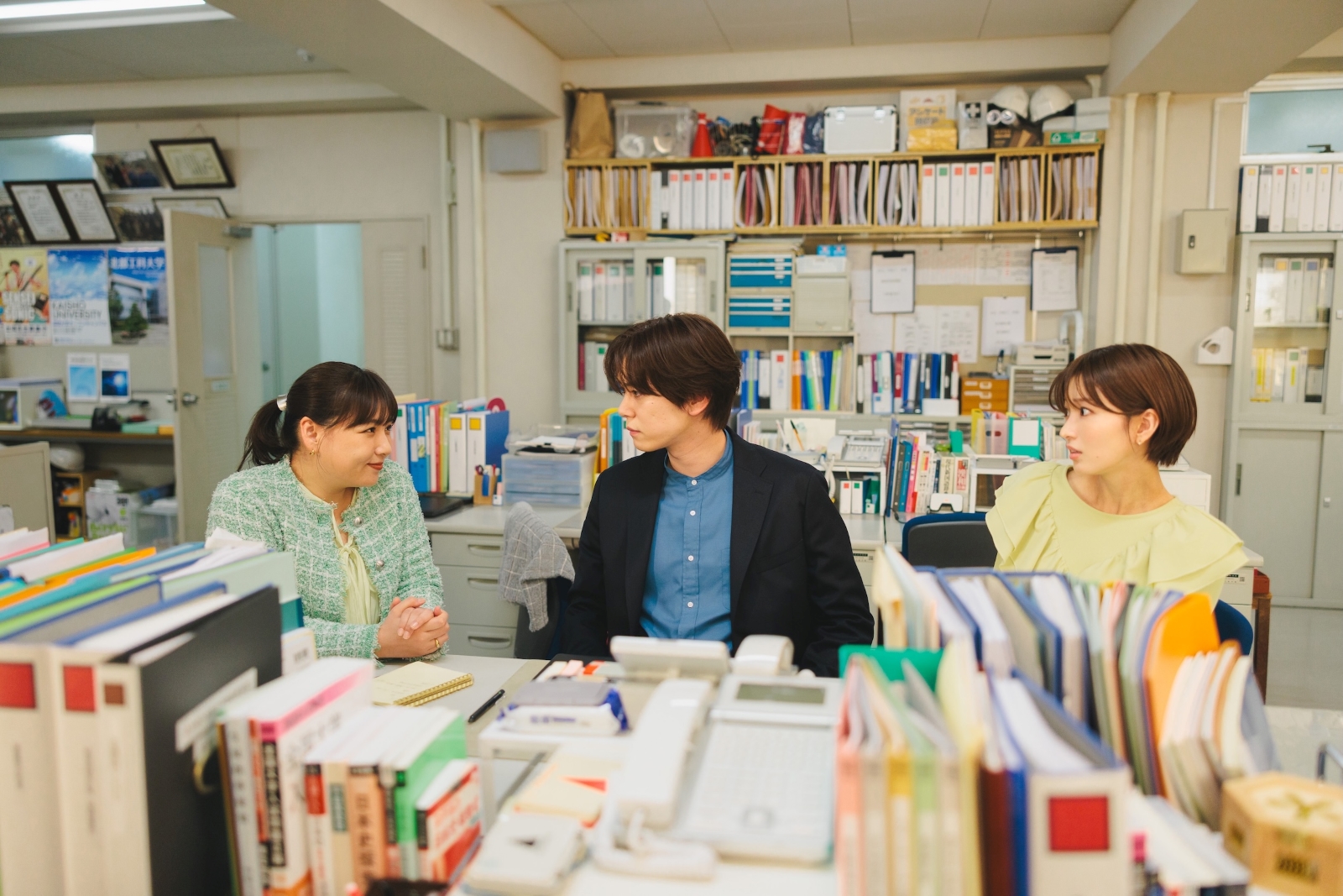 岡崎紗絵、野呂佳代、内藤秀一郎の写真
