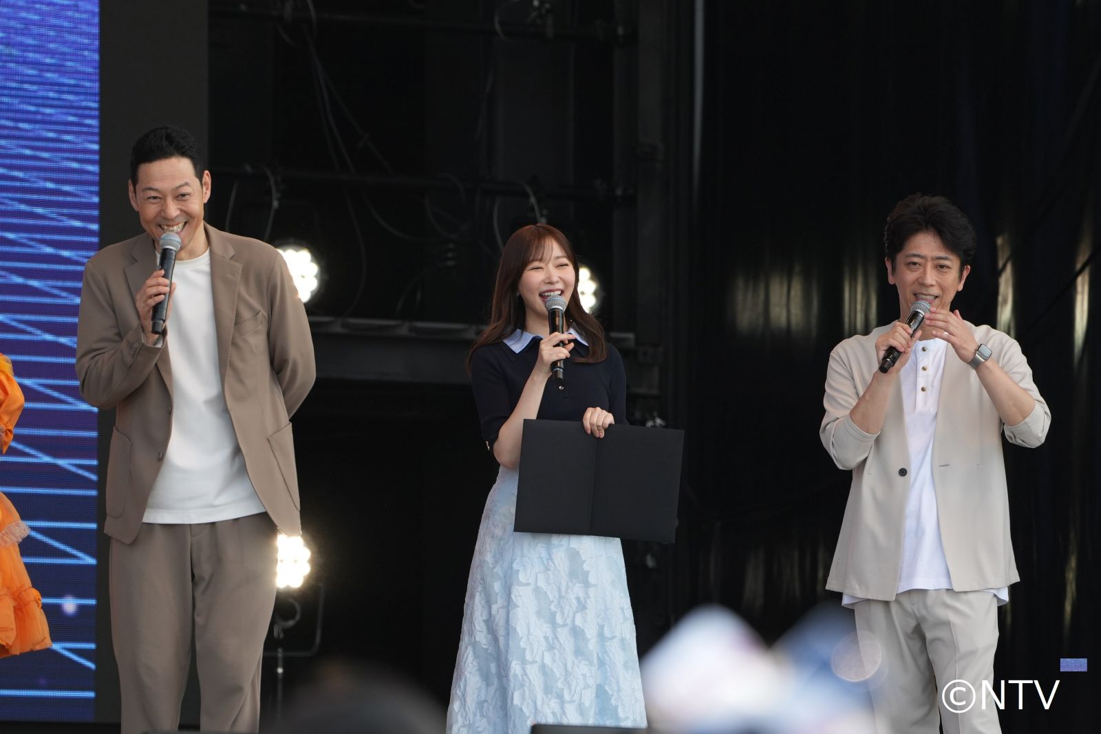 指原莉乃、東野幸治、フットボールアワー・後藤輝基の写真