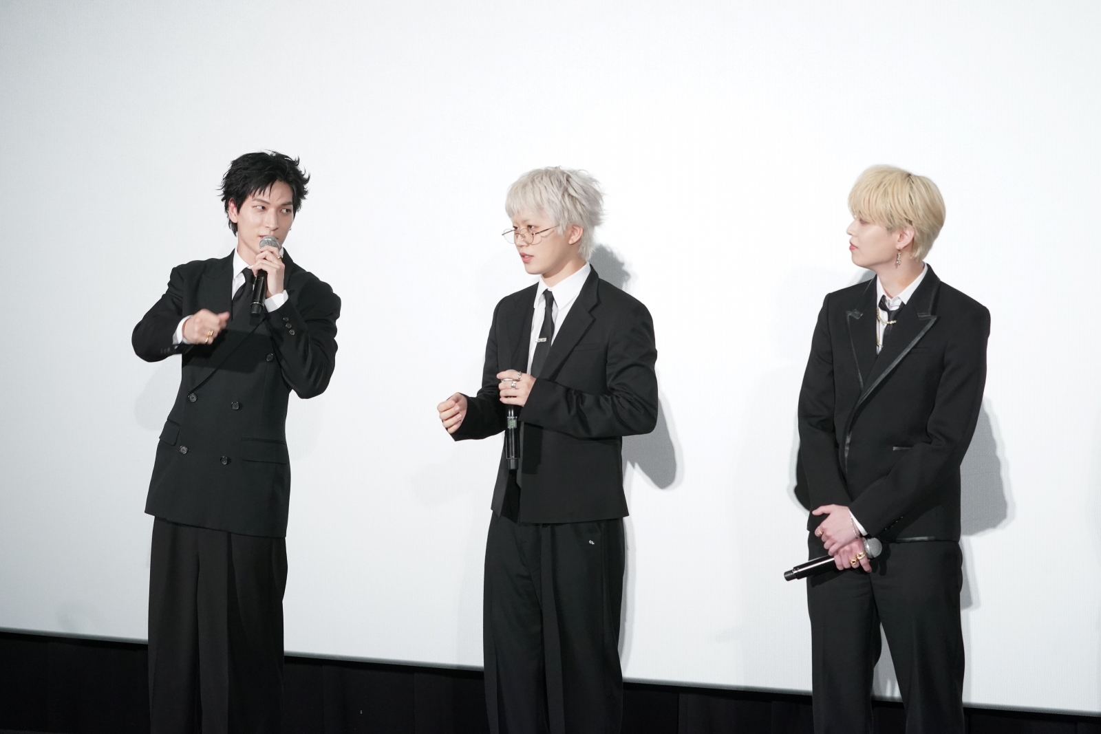 JO1金城碧海、木全翔也、白岩瑠姫の写真