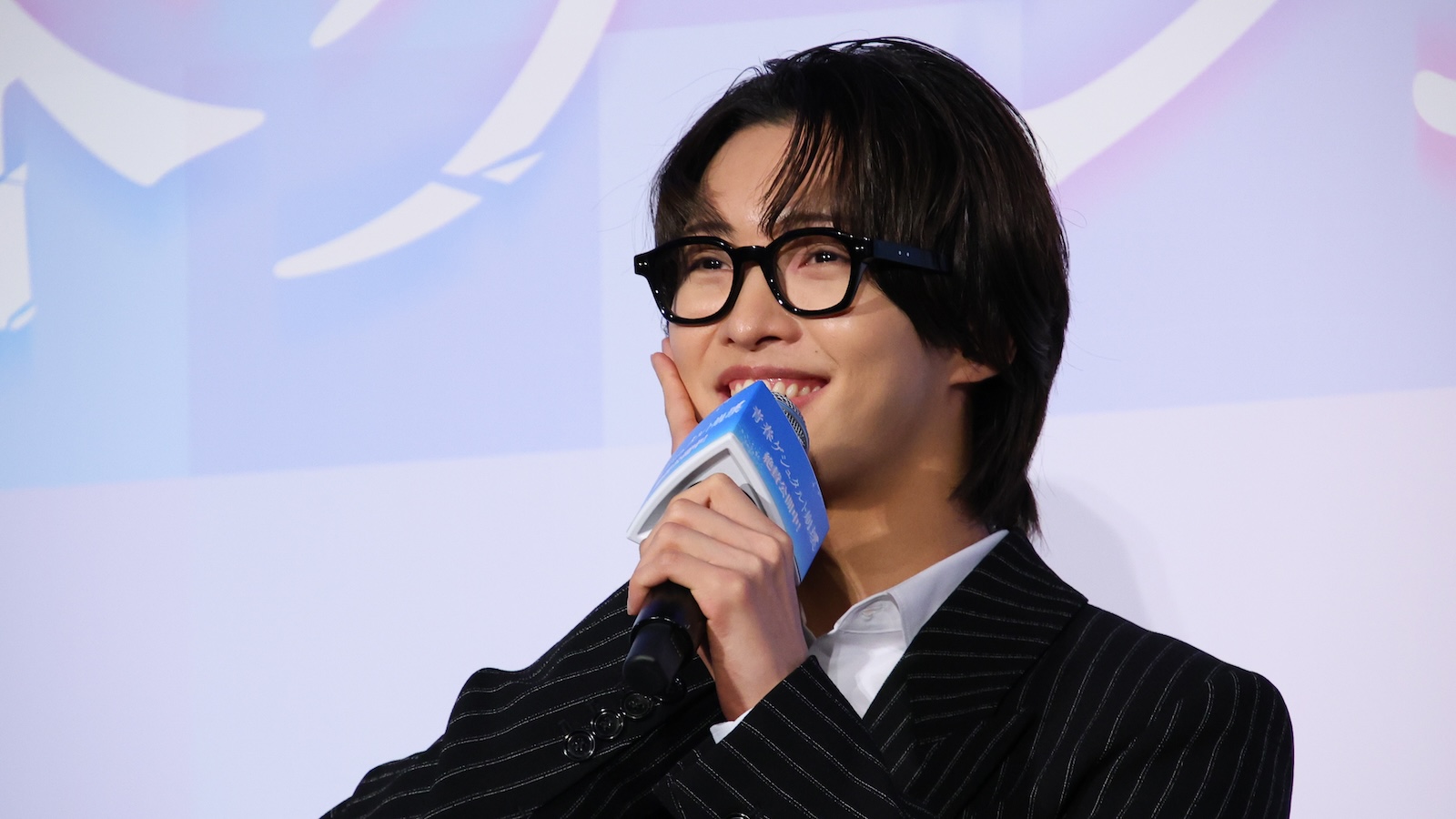  映画『青春ゲシュタルト崩壊』の初日舞台挨拶に登壇したIMP.の佐藤新