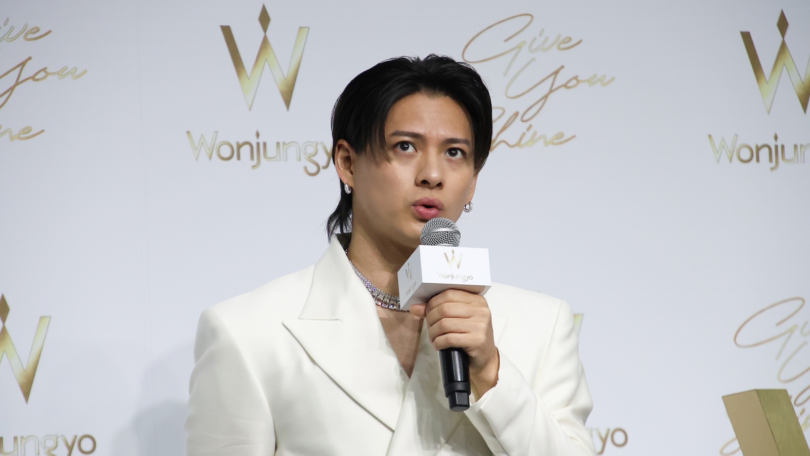 「Wonjungyo Hair」の新CM発表会に登壇したNumber_iの平野紫耀