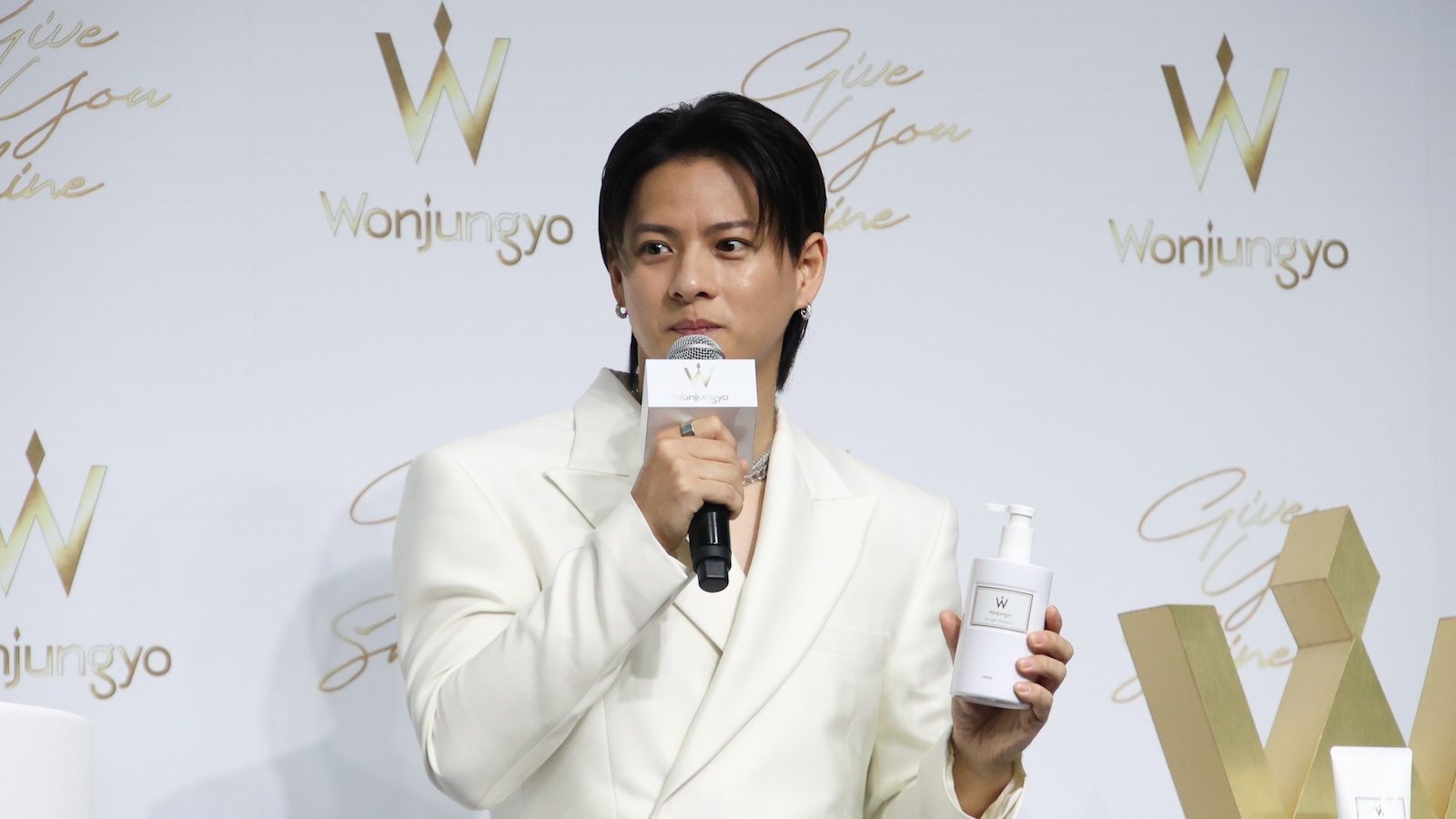  「Wonjungyo Hair」の新CM発表会に登壇したNumber_iの平野紫耀