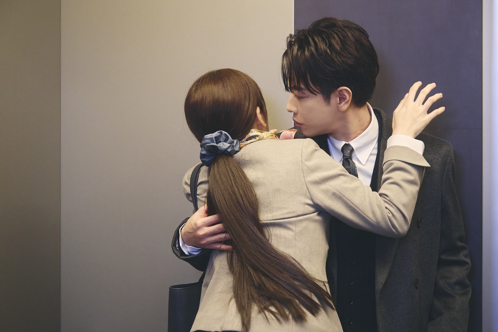 Amazon Original ドラマ『私の夫と結婚して』に出演する小芝風花、佐藤健