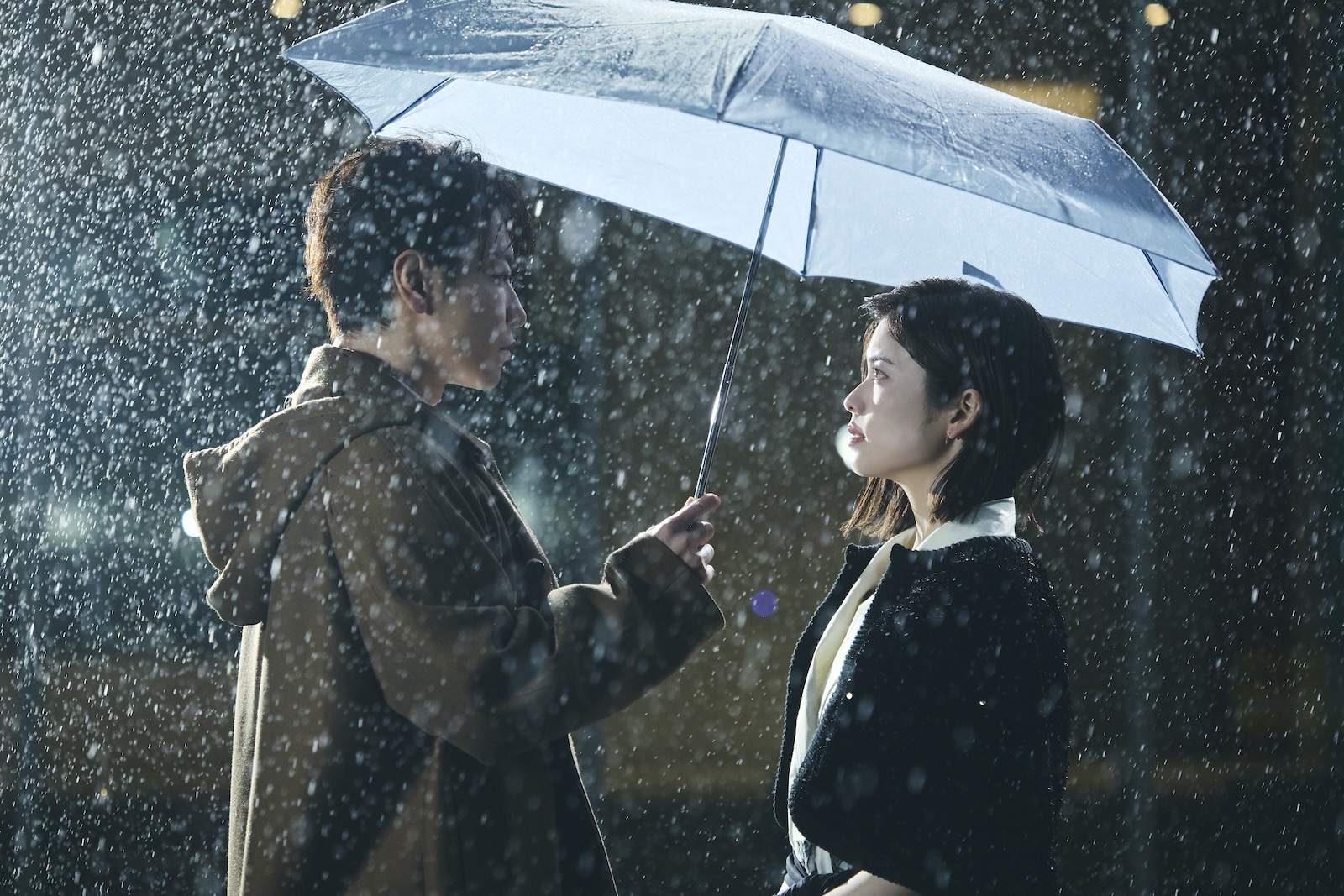 Amazon Original ドラマ『私の夫と結婚して』に出演する小芝風花、佐藤健