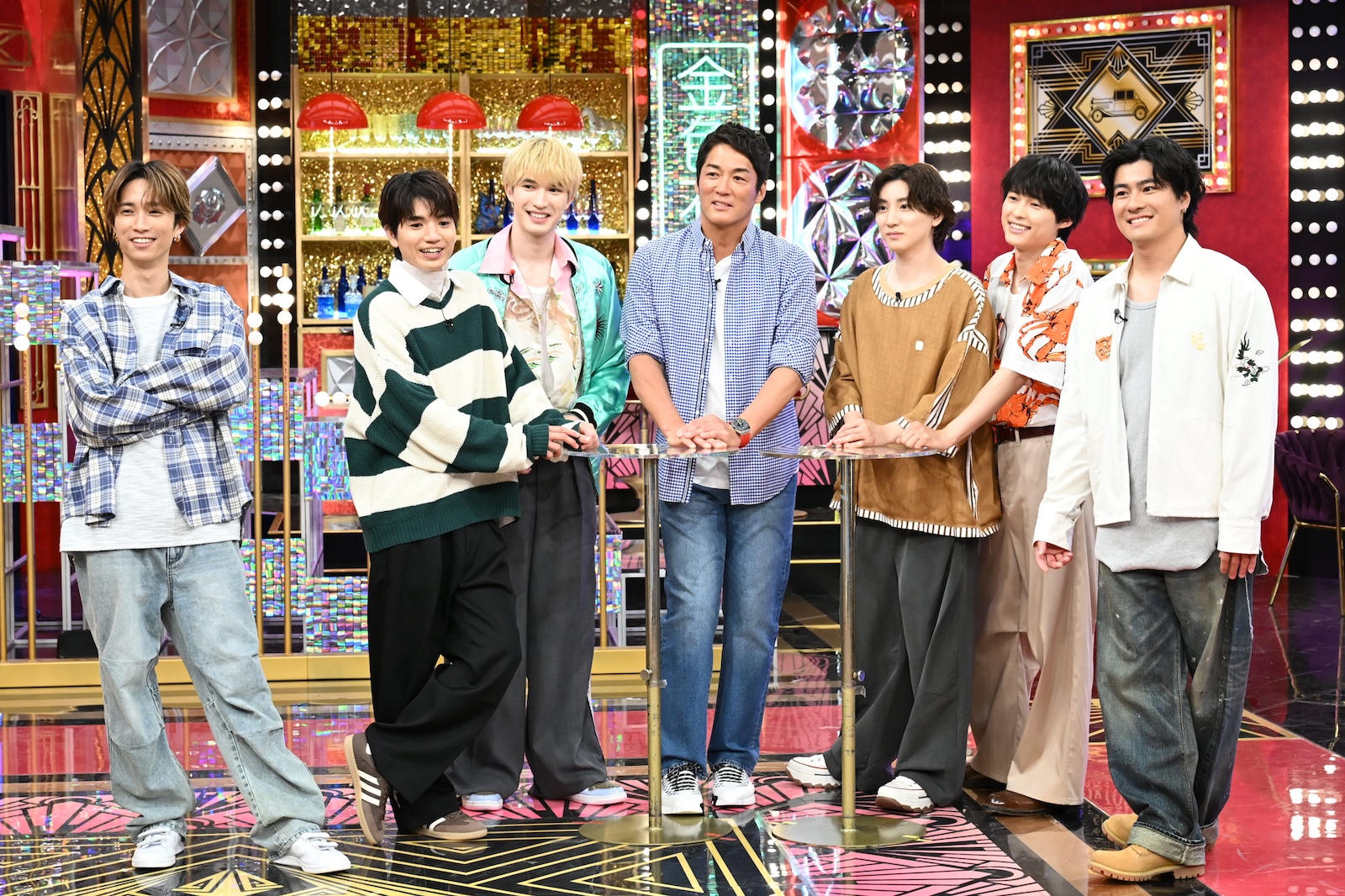 『Golden SixTONES』に出演するSixTONESと長嶋一茂