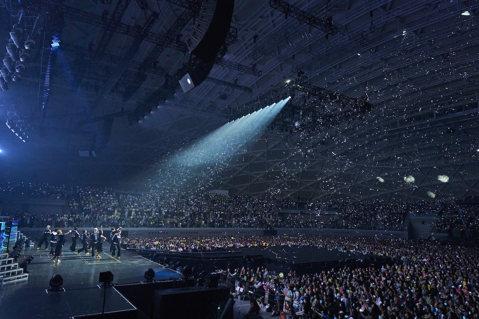 アリーナツアー『2025 INI 3RD ARENA LIVE TOUR[XQUARE]』の最終公演を行なったINI