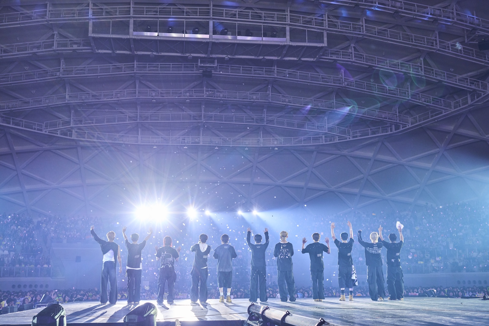 アリーナツアー『2025 INI 3RD ARENA LIVE TOUR[XQUARE]』の最終公演を行なったINI