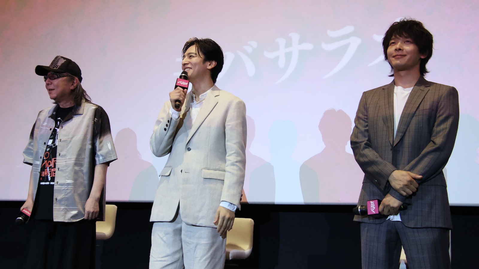 生田斗真と中村倫也と古田新太の写真