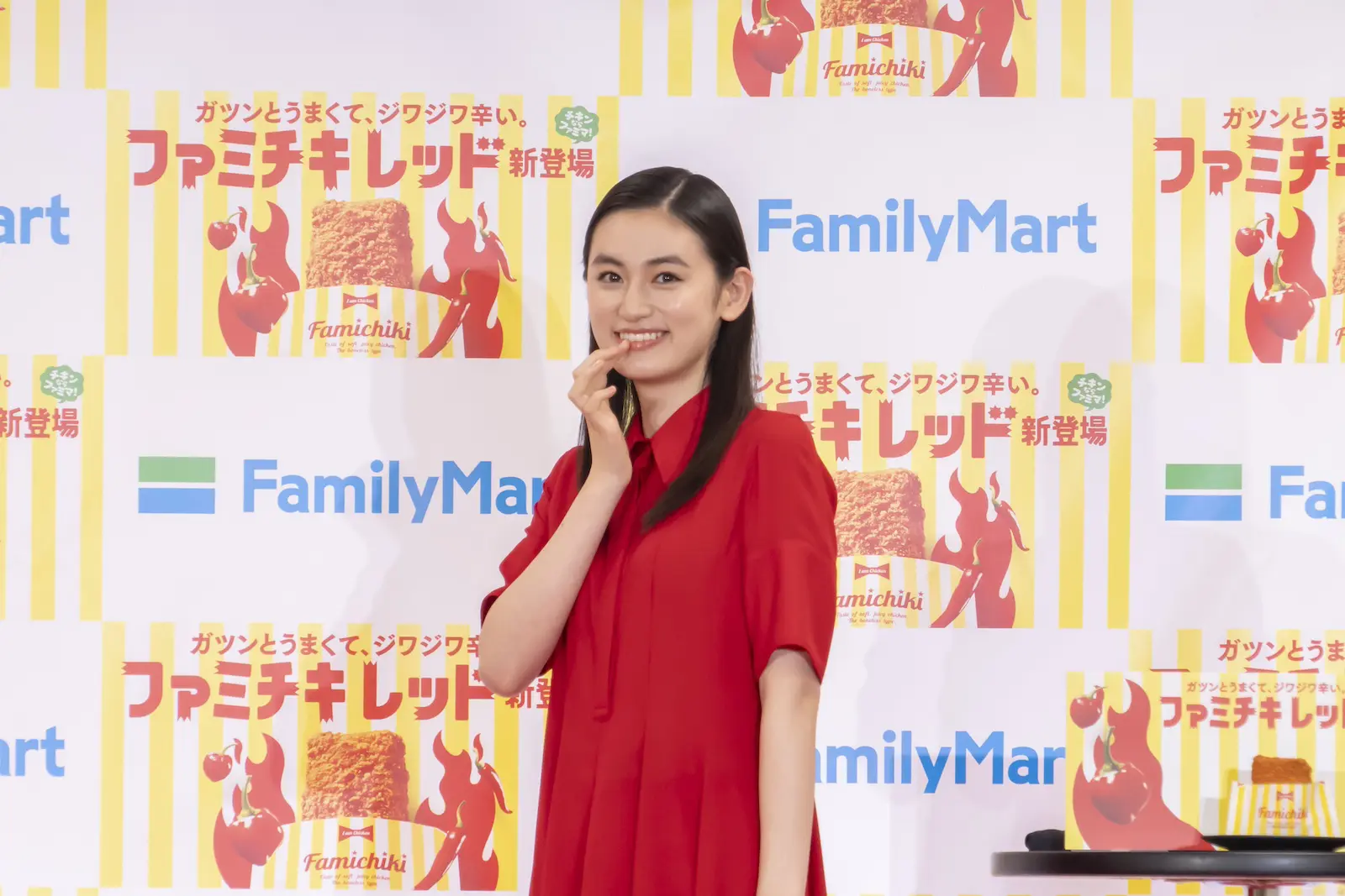 新発売『ファミチキ レッド』の辛（から）さは“約12秒後”にやってくる