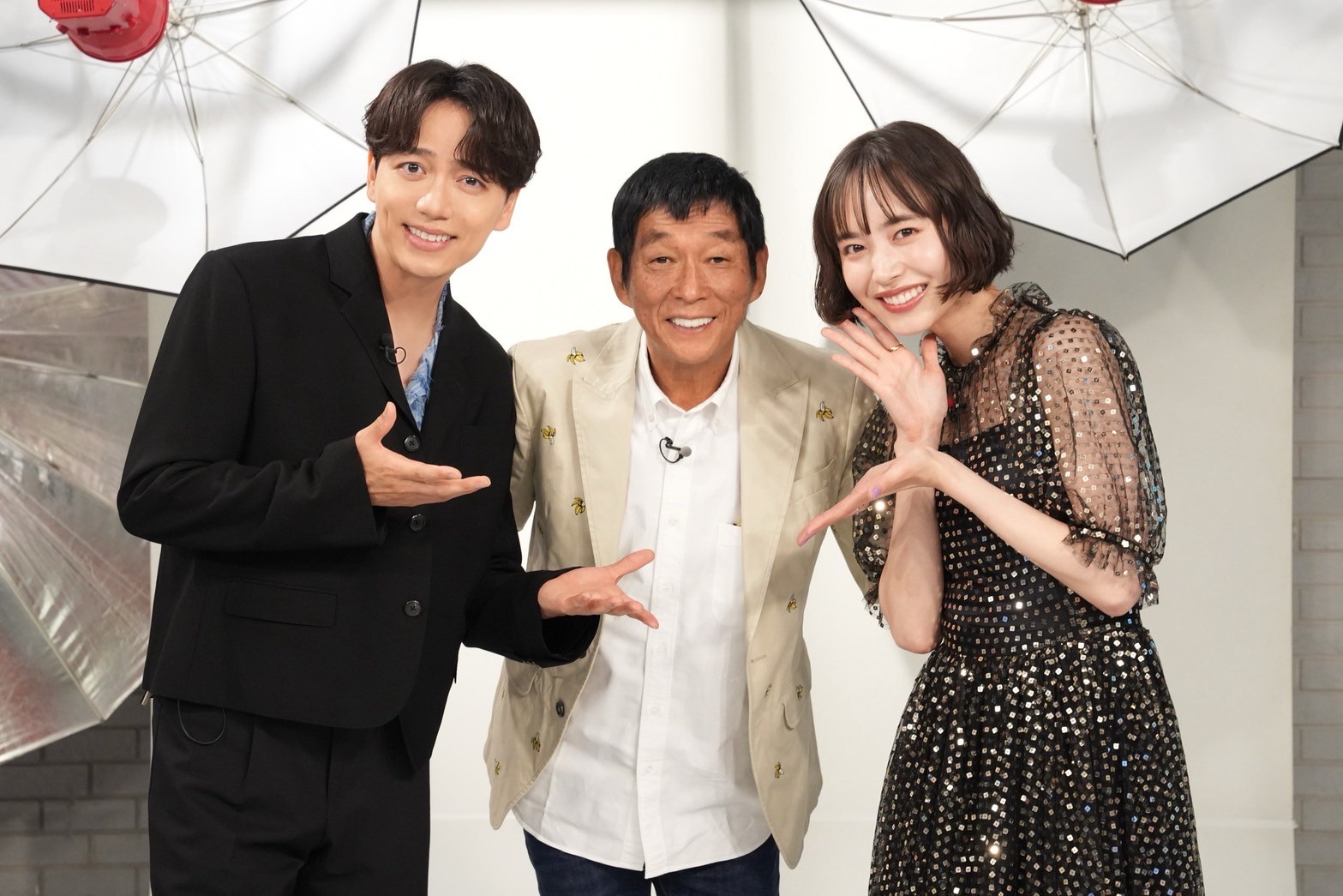 山崎育三郎、明石家さんま、井桁弘恵の写真