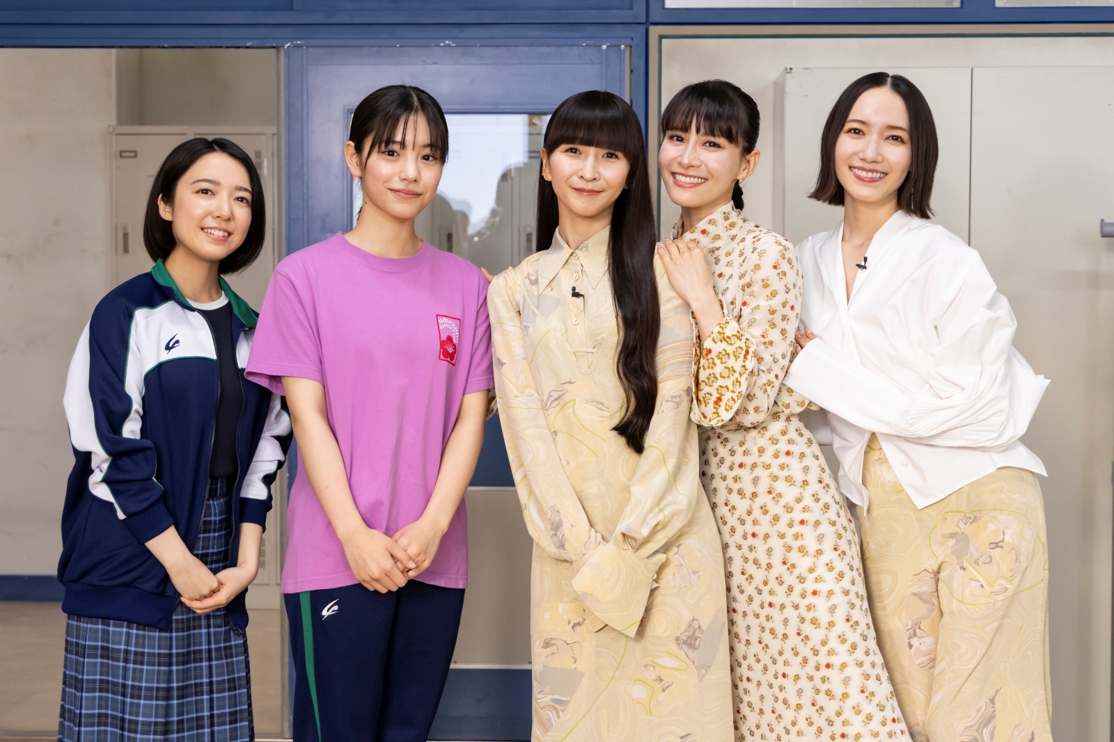 Perfumeと出演者たちの写真