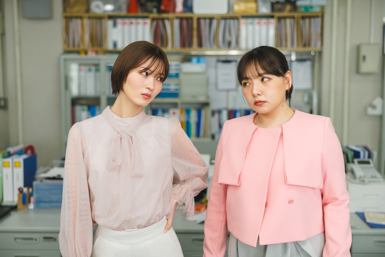 岡崎紗絵、野呂佳代の写真