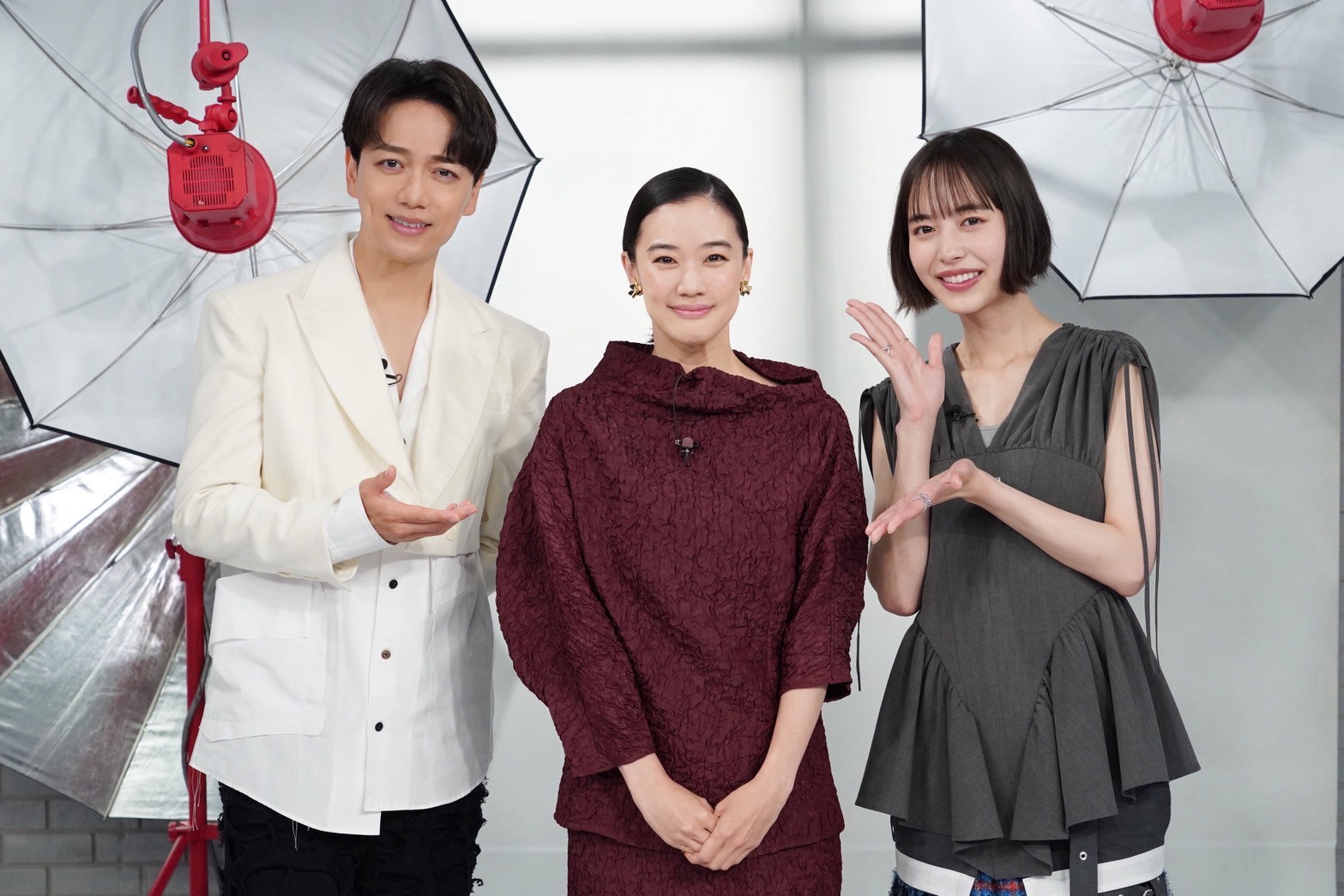 山崎育三郎、蒼井優、井桁弘恵の写真