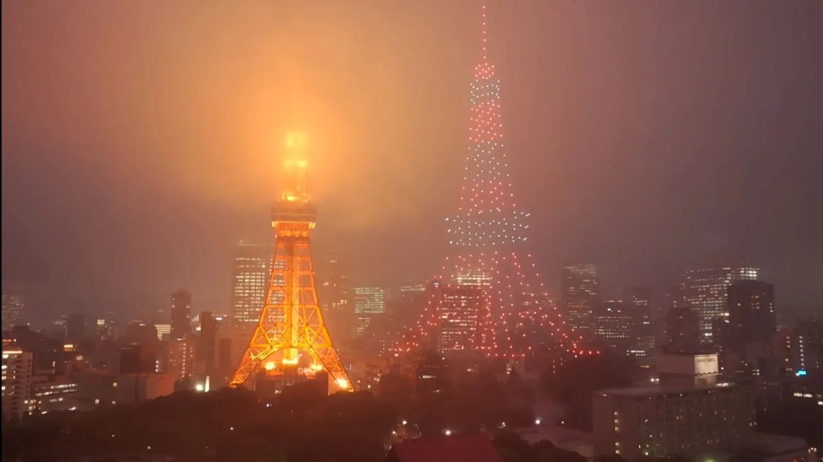 LAWSON創業50周年記念ドローンショー』開催！500機のドローンが夜空に