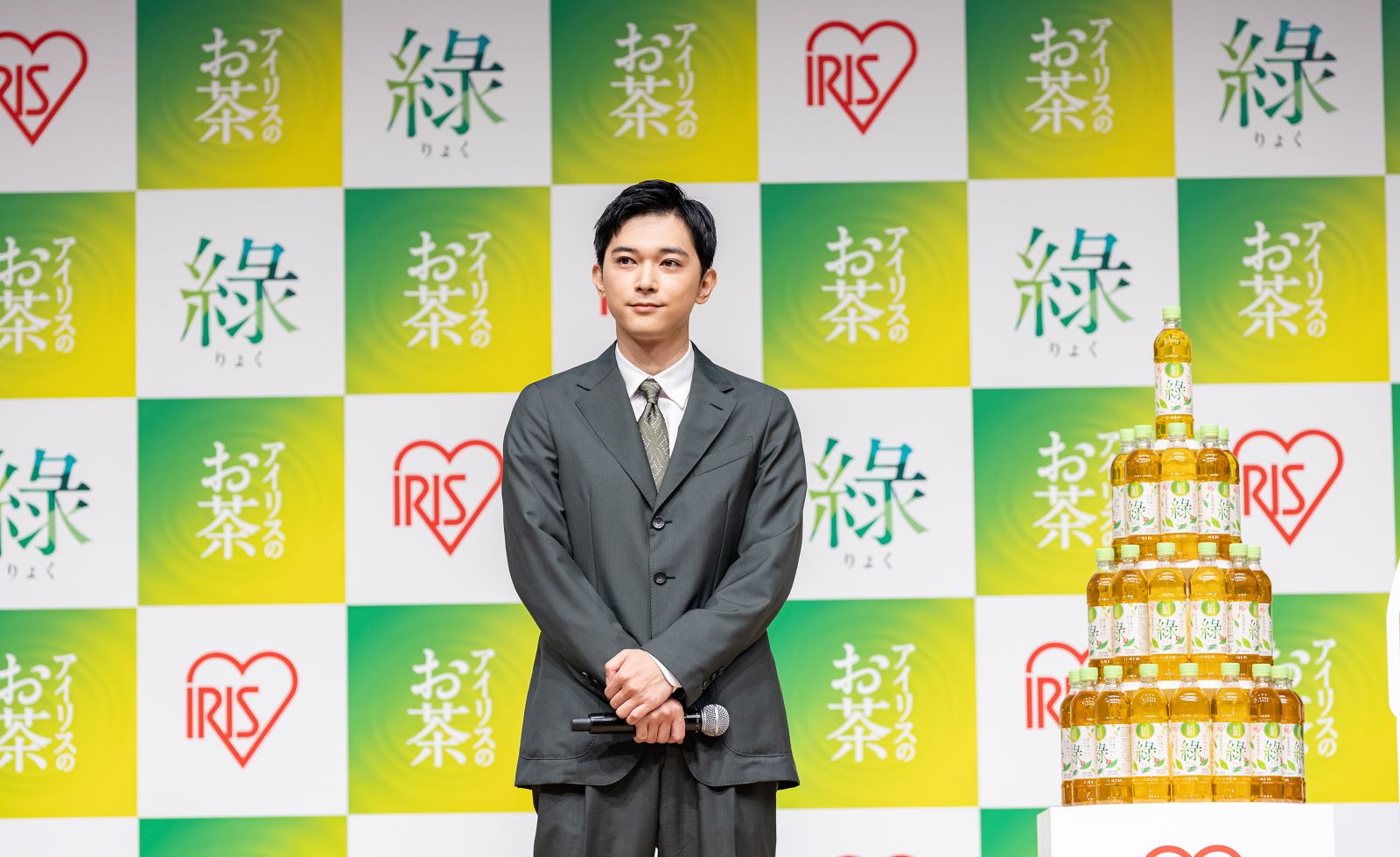 吉沢亮写真