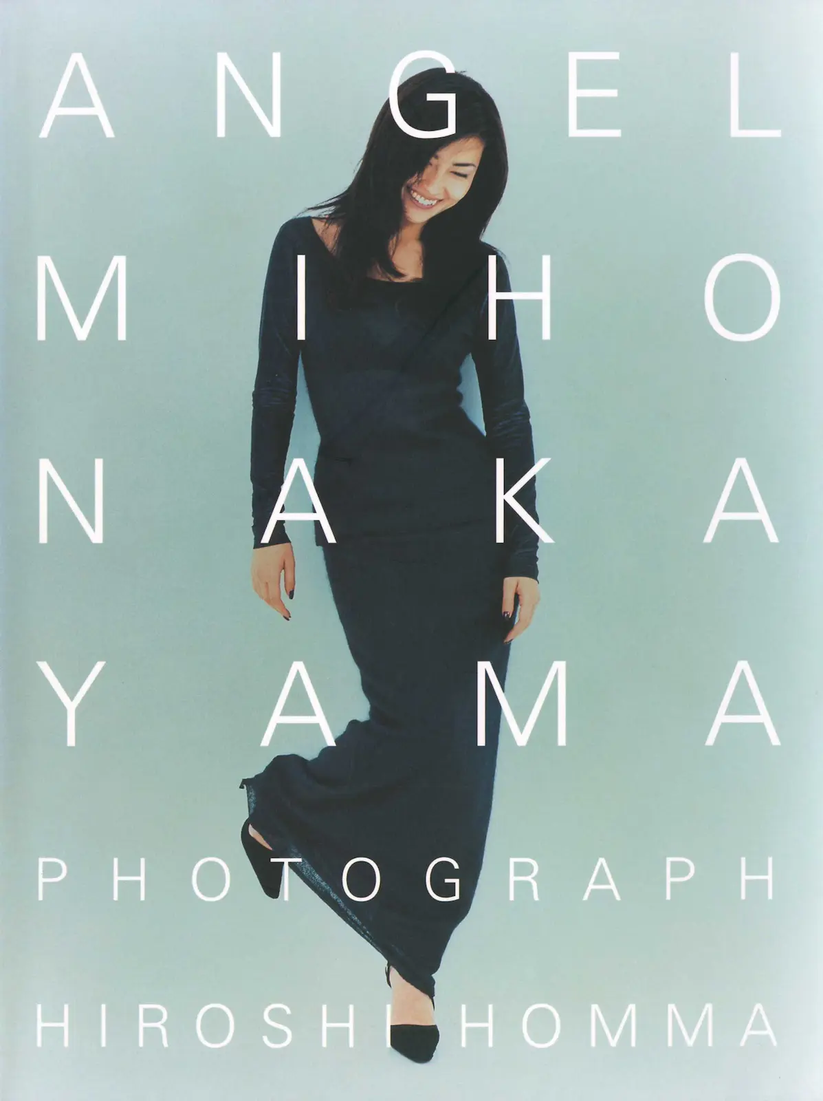 中山美穂さん写真集4作品から厳選──追悼の想いをこめた新装版写真集