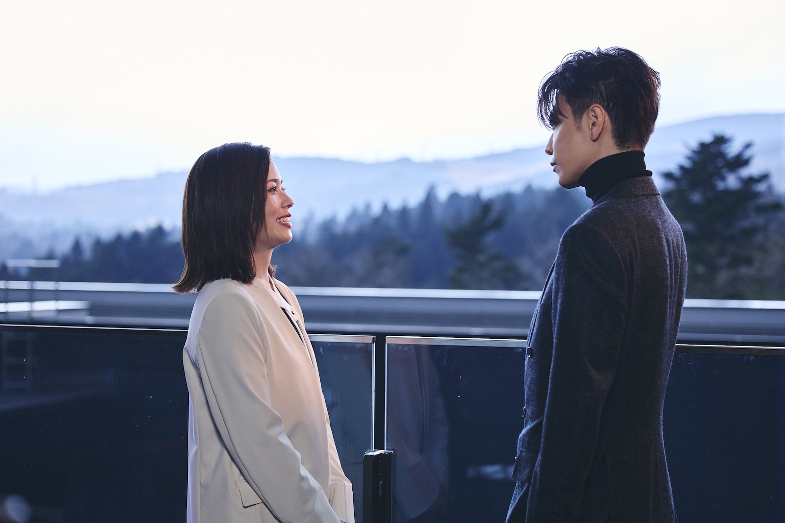 Amazon Original ドラマ『私の夫と結婚して』に出演する小芝風花、佐藤健