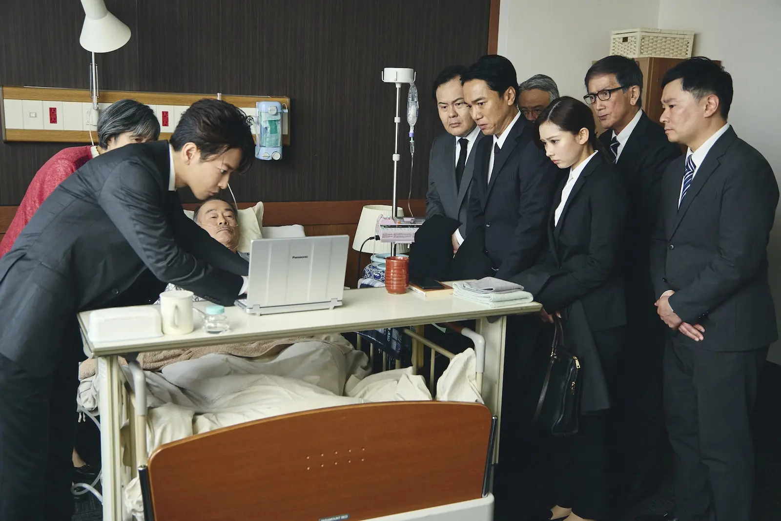 Amazon Original ドラマ『私の夫と結婚して』に出演する佐藤健、黒崎レイナ