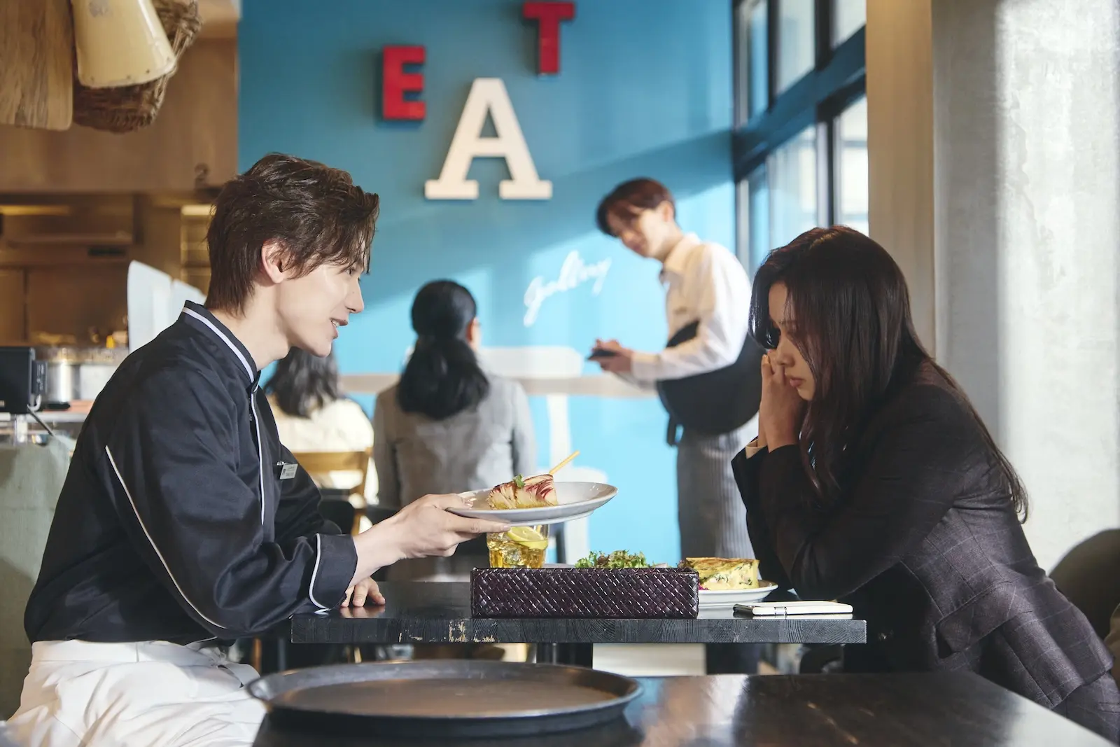 Amazon Original ドラマ『私の夫と結婚して』に出演する黒崎レイナ、七五三掛龍也