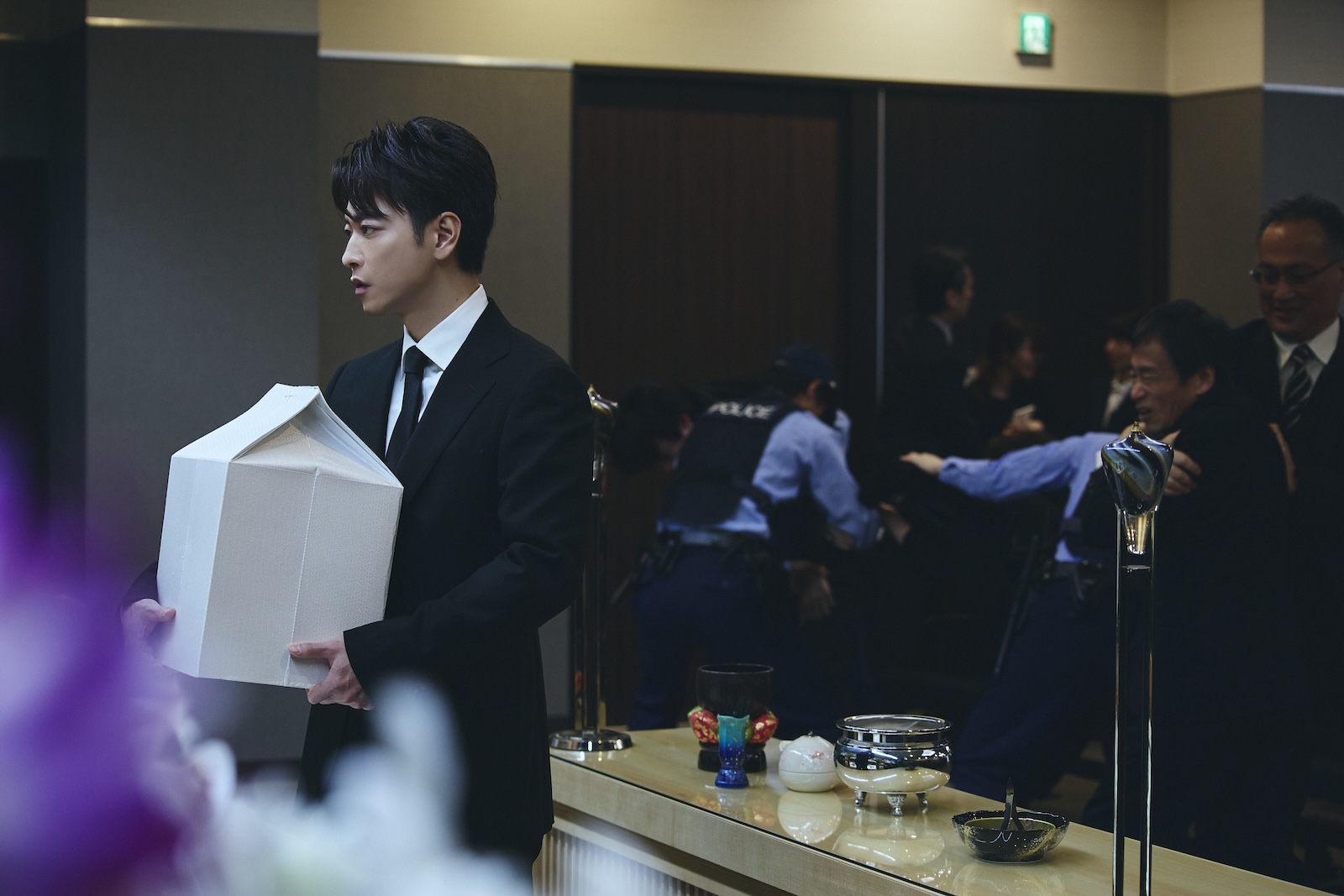Amazon Original ドラマ『私の夫と結婚して』に出演する佐藤健
