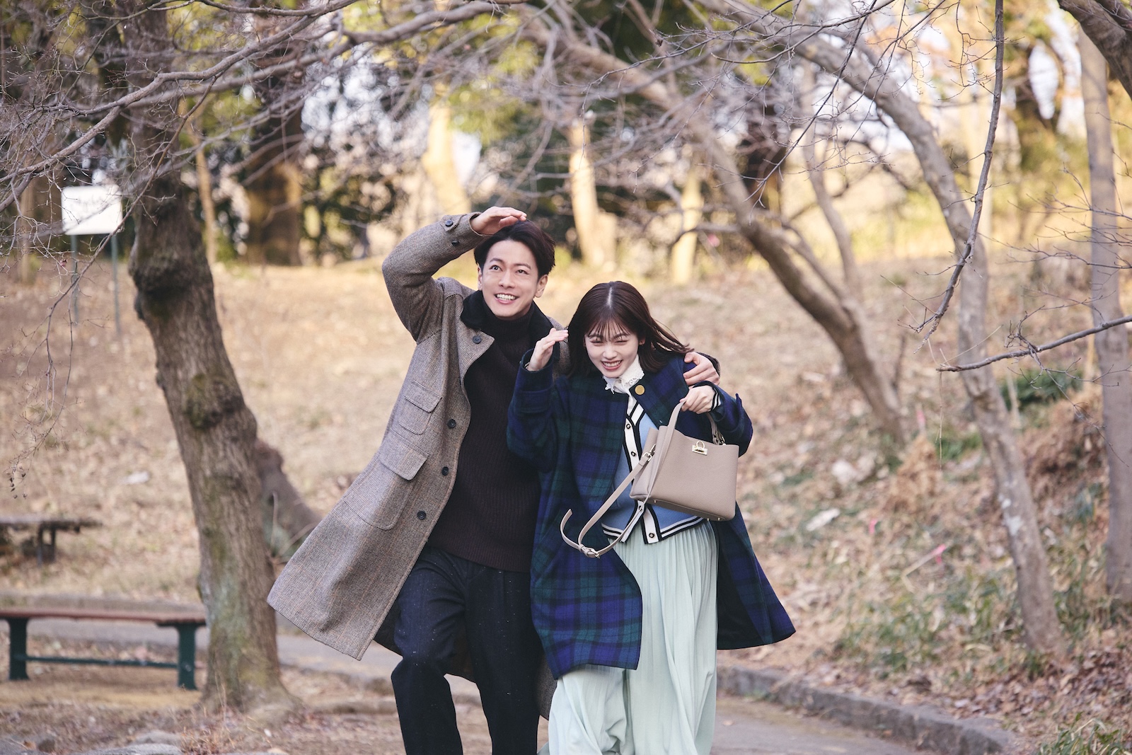 ドラマ『私の夫と結婚して』に出演する小芝風花、佐藤健